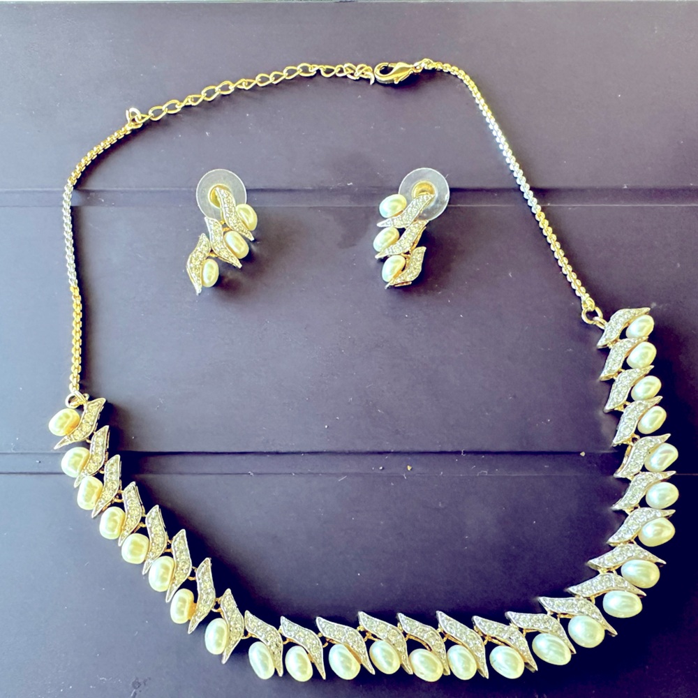 Necklace and earrings set